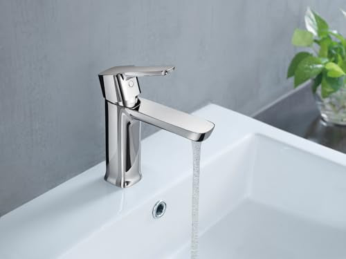 Delta Modern Chrome Bathroom Faucet 1 Hole, Single Hole Bathroom Sink Faucet for Vanity, Push-Pop Drain Assembly, Chrome 581LF-GPM-PP - color: Chrome