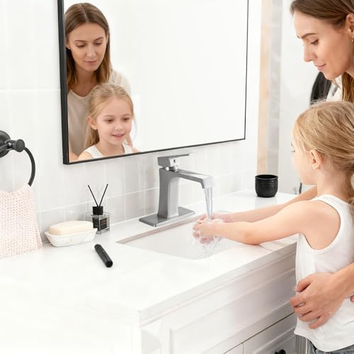 Waterfall Bathroom Faucet Chrome Bathroom Sink Faucet, Modern Single Hole Bathroom Faucet, Single Handle RV Sink Vanity Faucet—Includes Pop-Up Drain, Suitable for 1-Hole or 3-Hole - color: Chrome