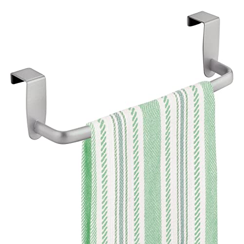mDesign Steel Metal Wire Over Cabinet Towel Rack Storage Organizer - Hang on Cabinet or Door - Towel Bar Holder for Kitchen - Holds Hand Towels, Washcloths - Spira Collection - Silver - color: Silver, size: Pack of 1